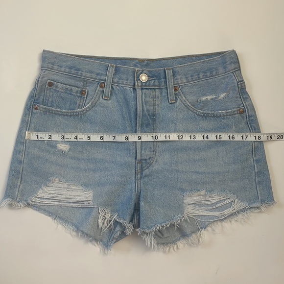 Levi's 501 shorts size 28 - Light Wash - Picture 3 of 11